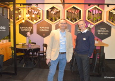 Arno Hueting en Paul Verstegen van Hazeu Orchids. Arno zit sinds juli bij het bedrijf.